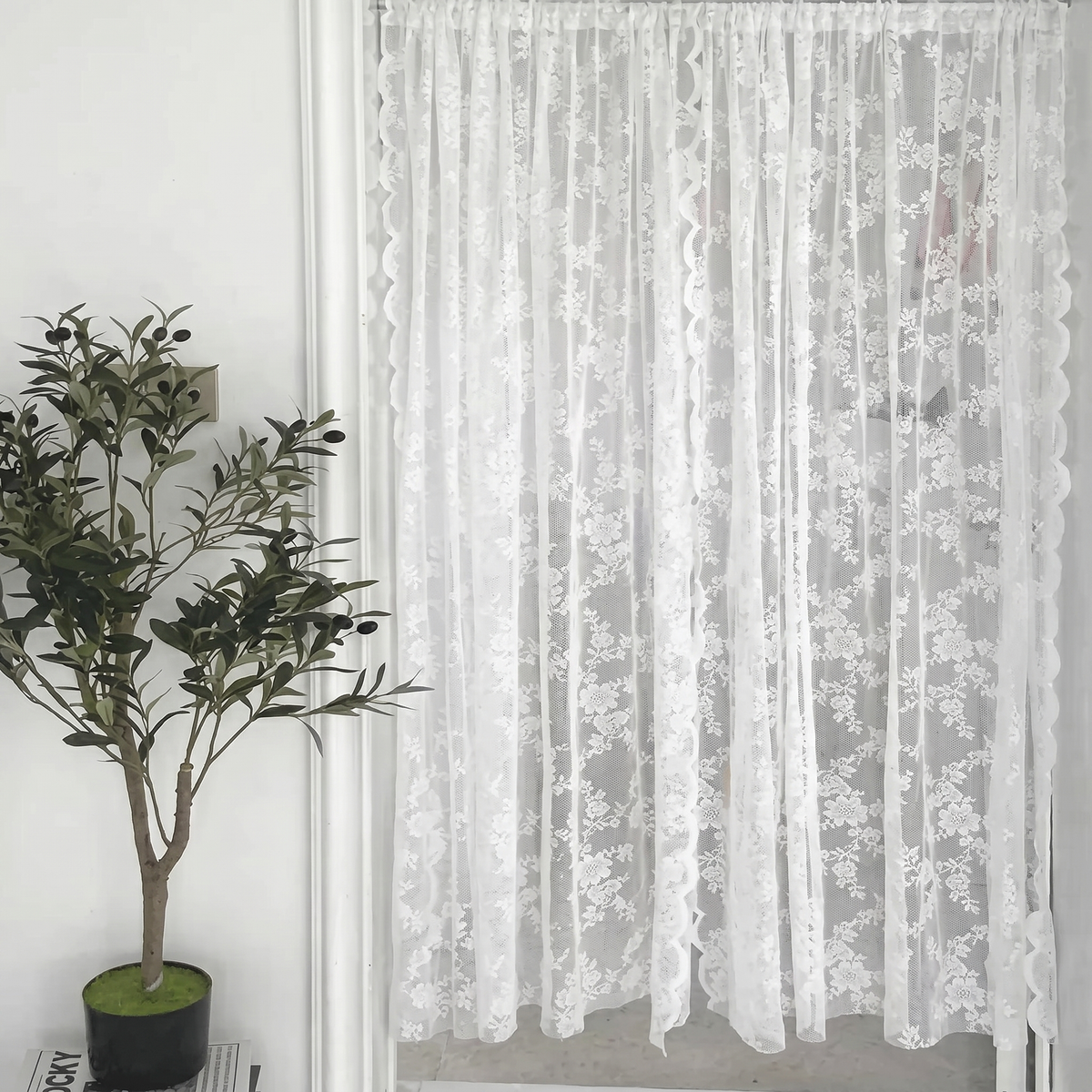 Perdea cu Broderie Decorativă și Tijă Telescopică
